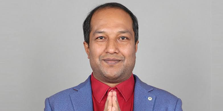 दीपककुमार साहले लिए उद्योगमन्त्रीको शपथ